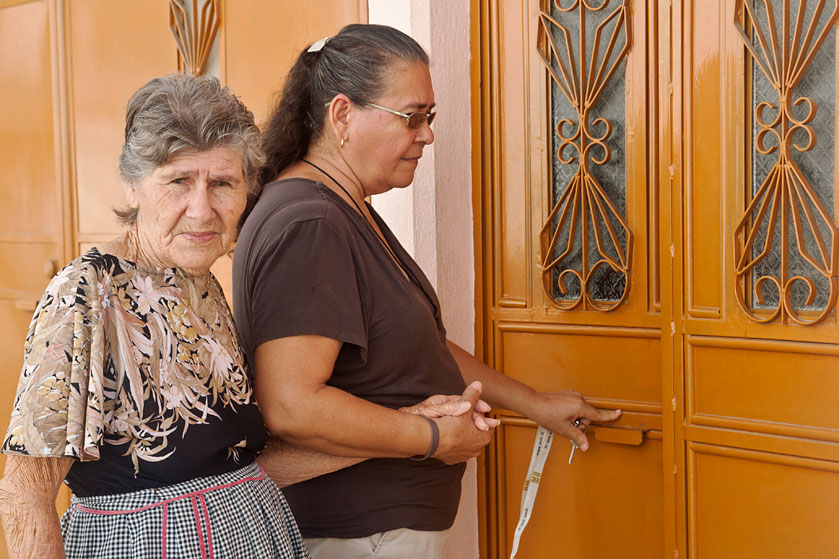 Blanca Nieves suffers from dementia and has lived with her niece, Reyna Moscoso, for many years.
