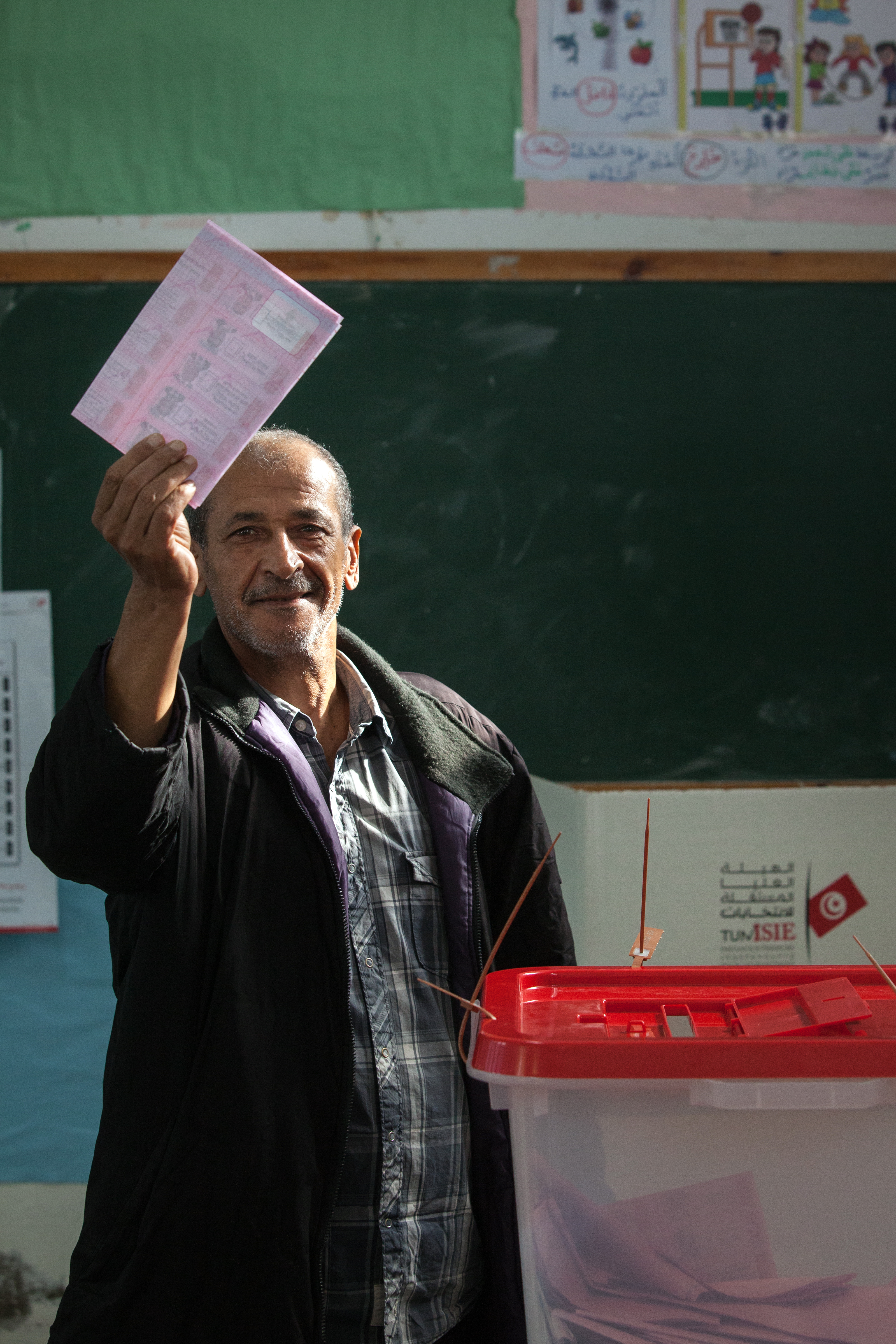 Tunisians came to the polls to exercise their right to vote in the first presidential election since the Arab Spring revolution. 