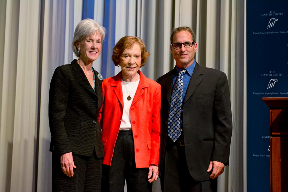 Kathleen Sebelius (left), Rosalynn Carter (center), and David Wellstone (right), at the 29th annual Rosalynn Carter Symposium on Mental Health Policy.